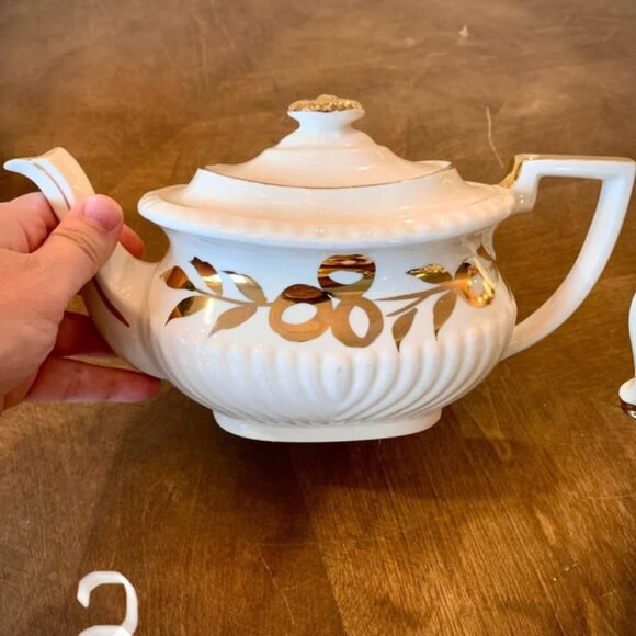 Stunning vintage gold Sadler and Georgian Gibsons teapots 👑 - Picture 3 of 8